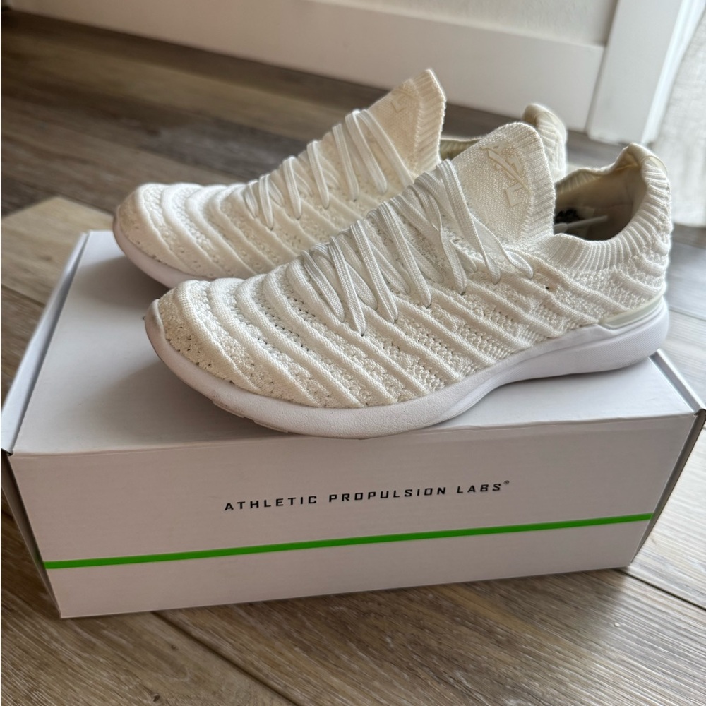 APL Women’s TechLoom Wave